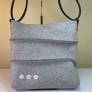 Julia Hilbrandt Wool gray Felt bag handmade black leather shoulder/crossbody